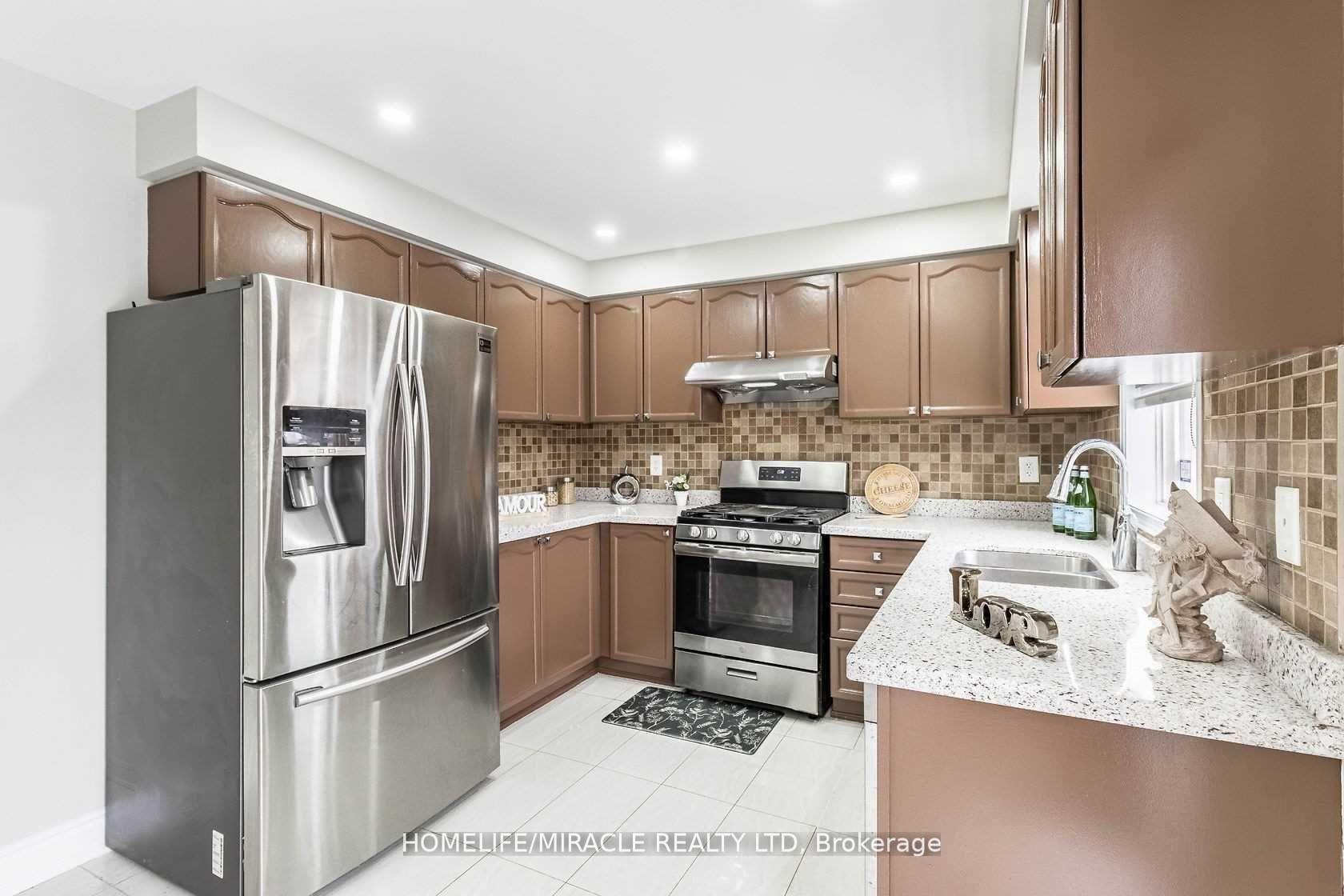 17 Roadmaster Lane Upper #Upper — photo 1