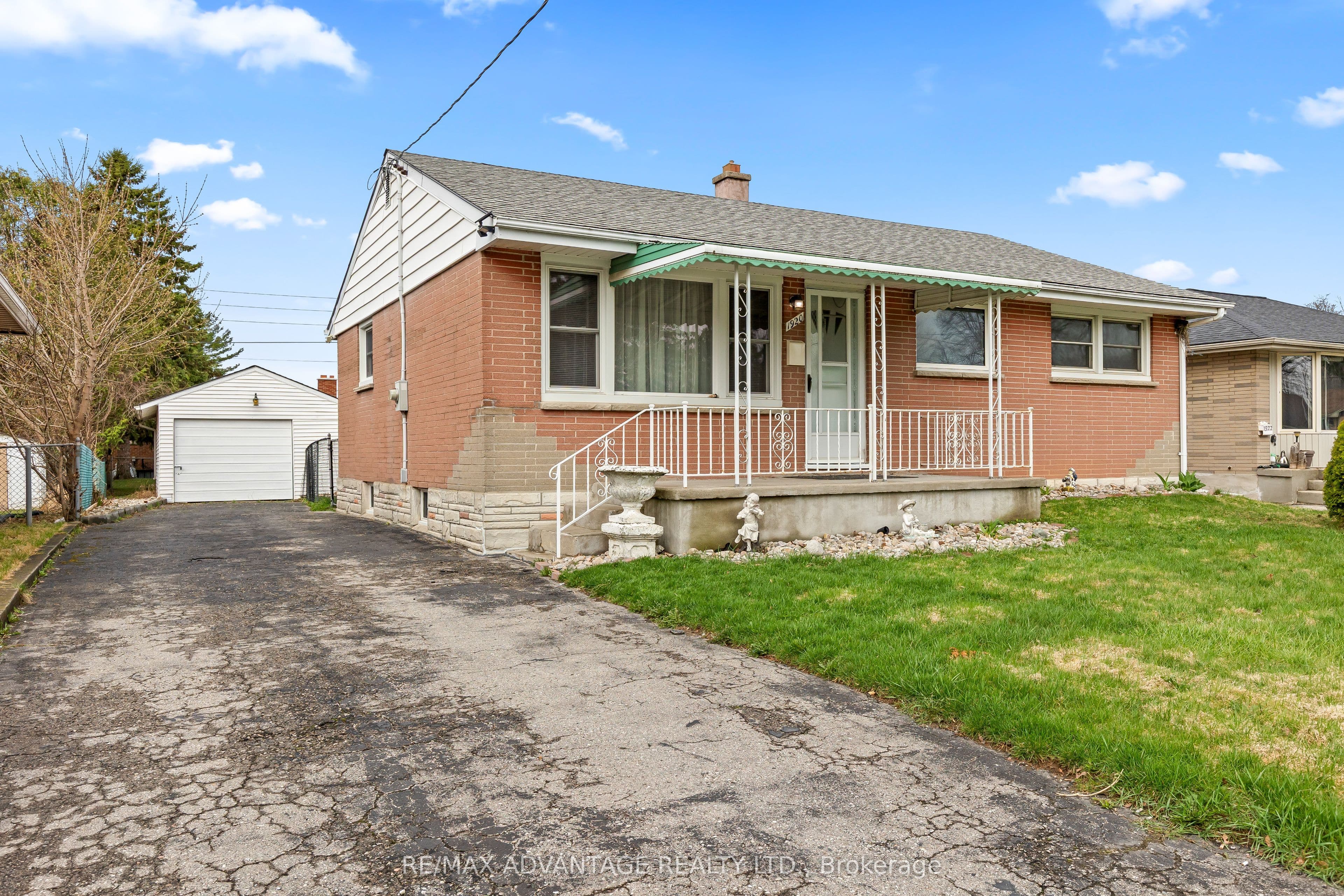 1920 Duluth Crescent — photo 1