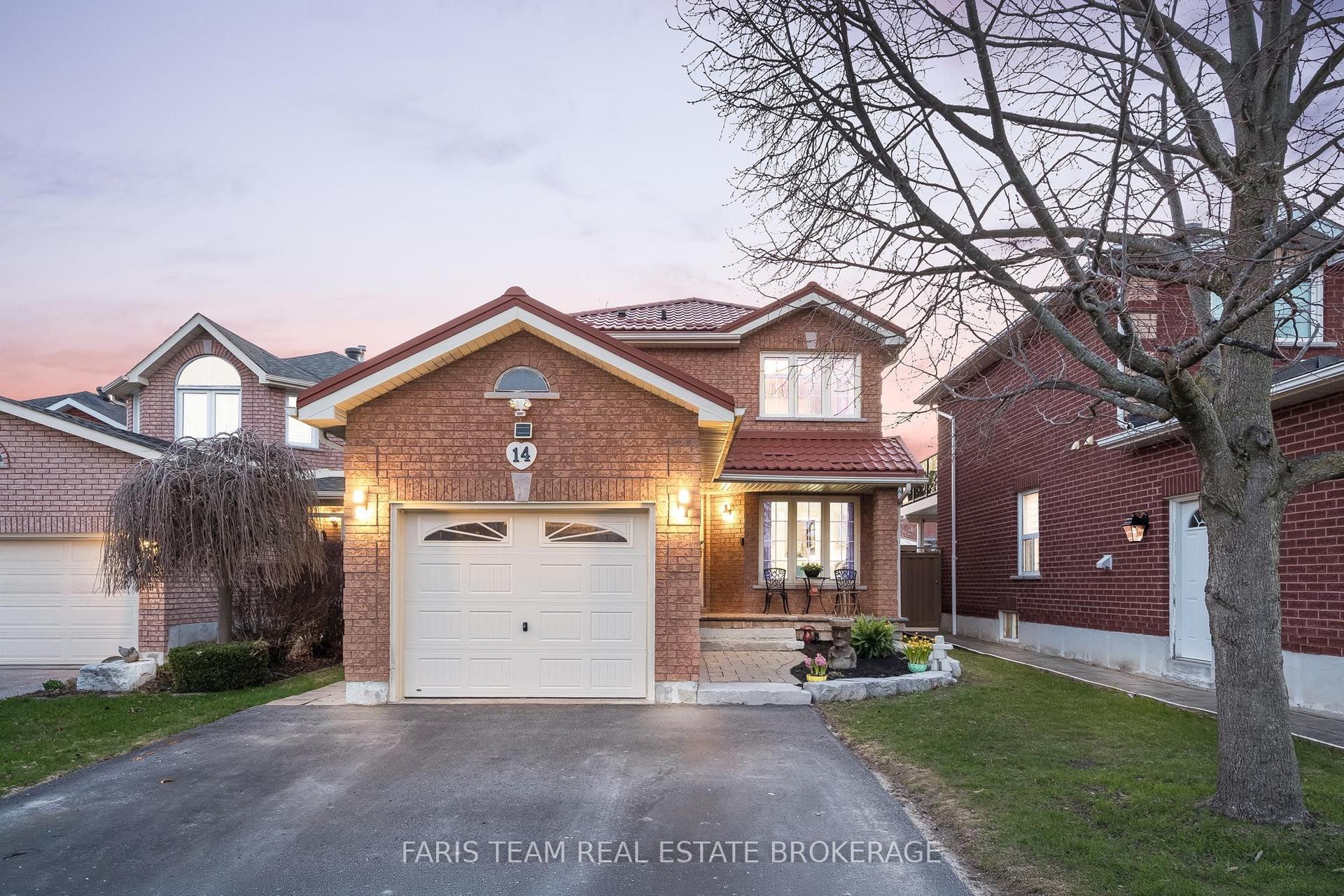 14 Nightingale Crescent — photo 1