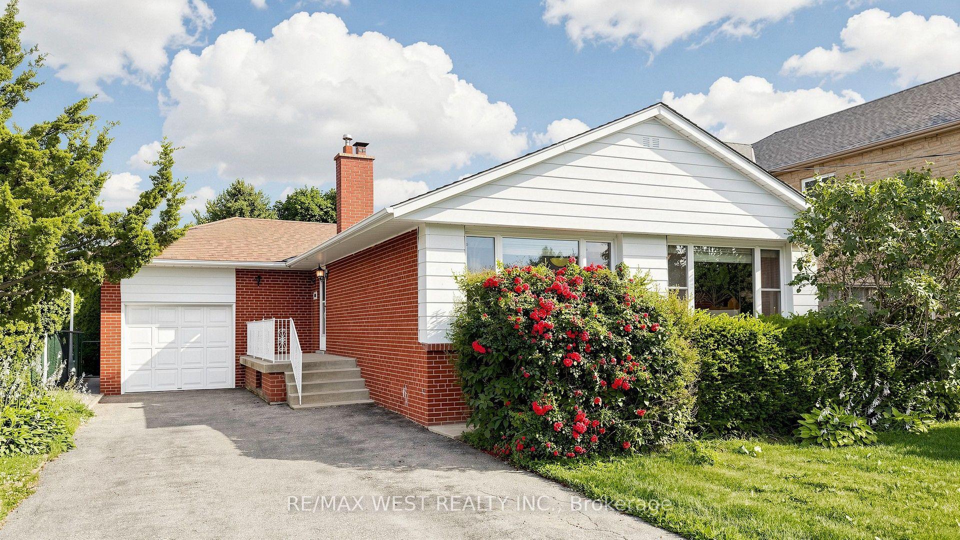 32 Allonsius Drive, Toronto — Detached for sale, photo 1