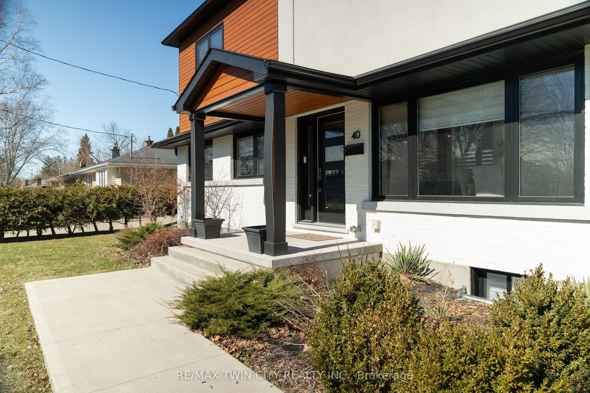 40 VARADI Avenue — photo 1