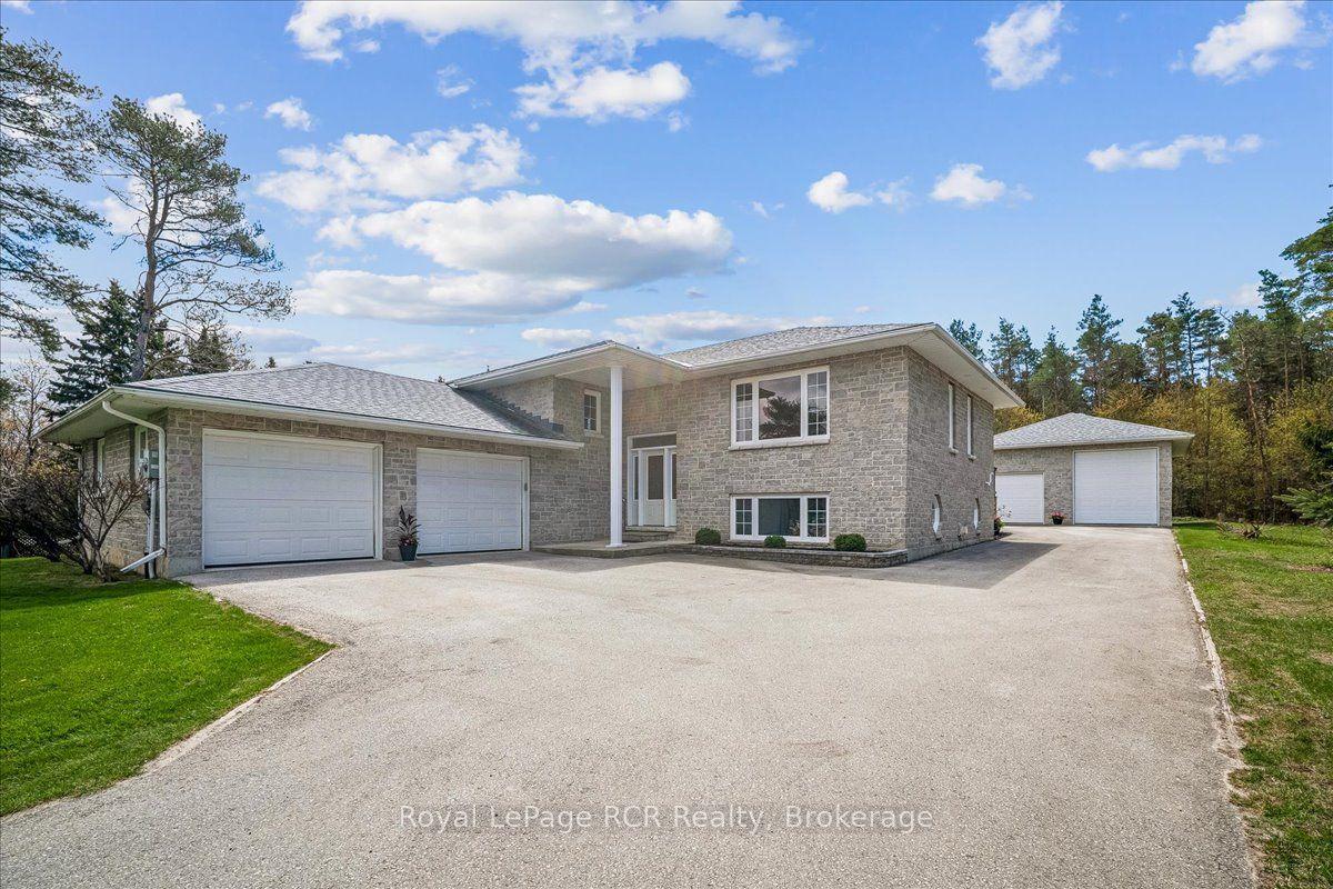 30 Pine Tree Drive — photo 1