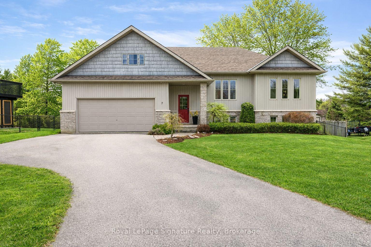 7 Grace Avenue — photo 1