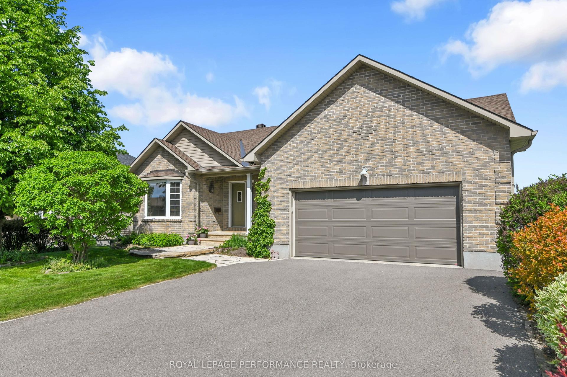 365 Jamieson Street — photo 1