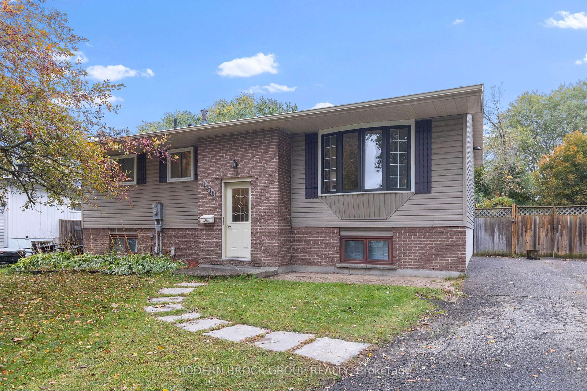 1210 Peden Boulevard, Brockville — Detached for sale, photo 1