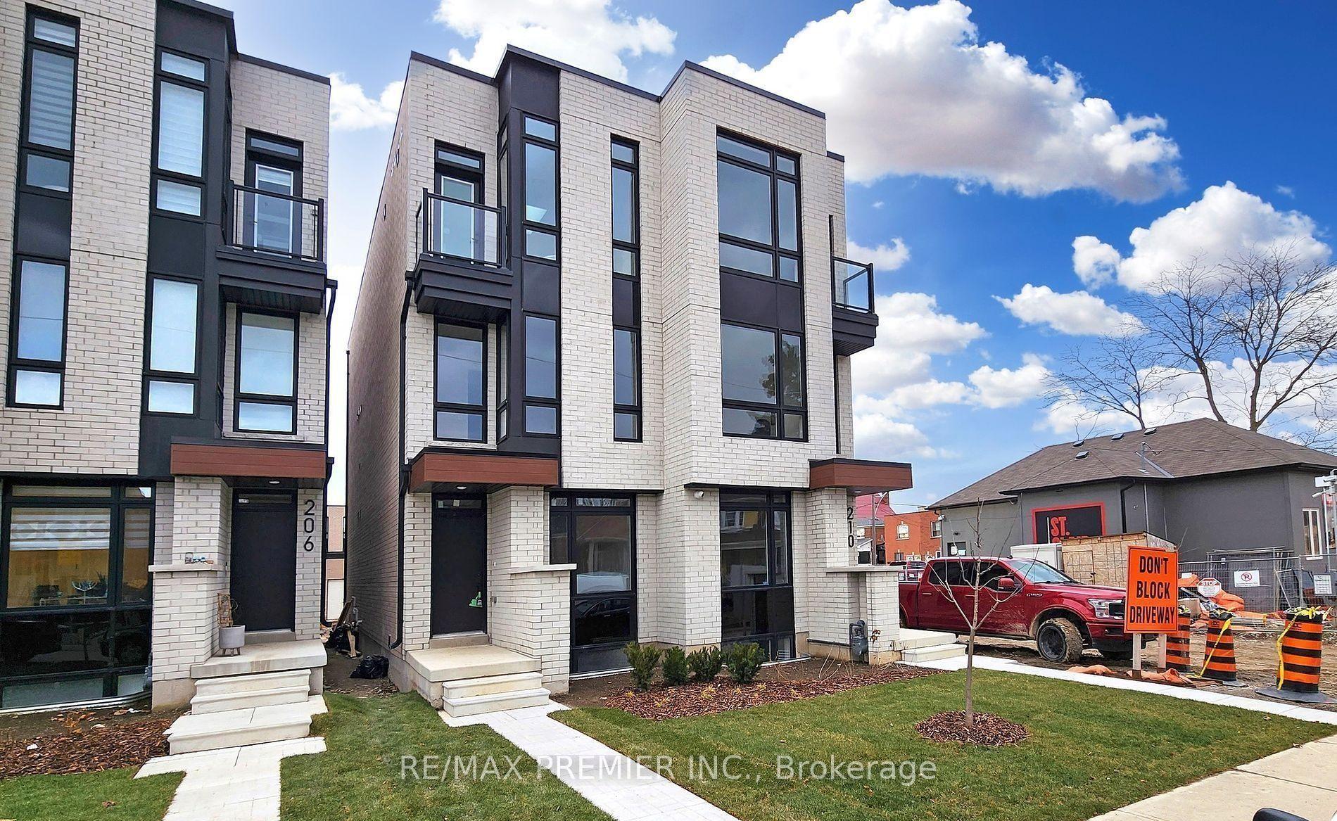 208 McRoberts Avenue W Lower #Lower — photo 1