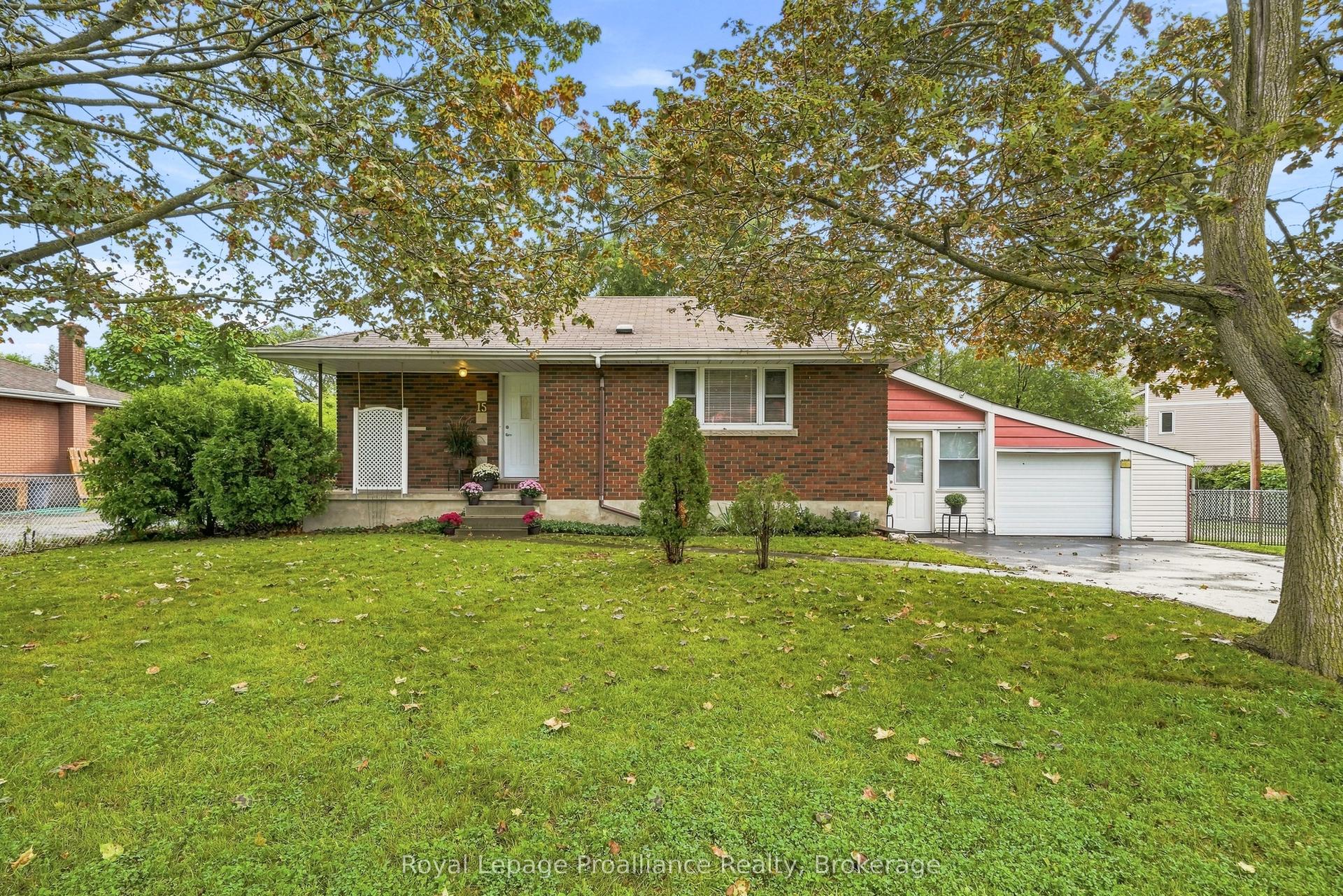 15 Elvins Gardens, Belleville — Detached for sale, photo 1