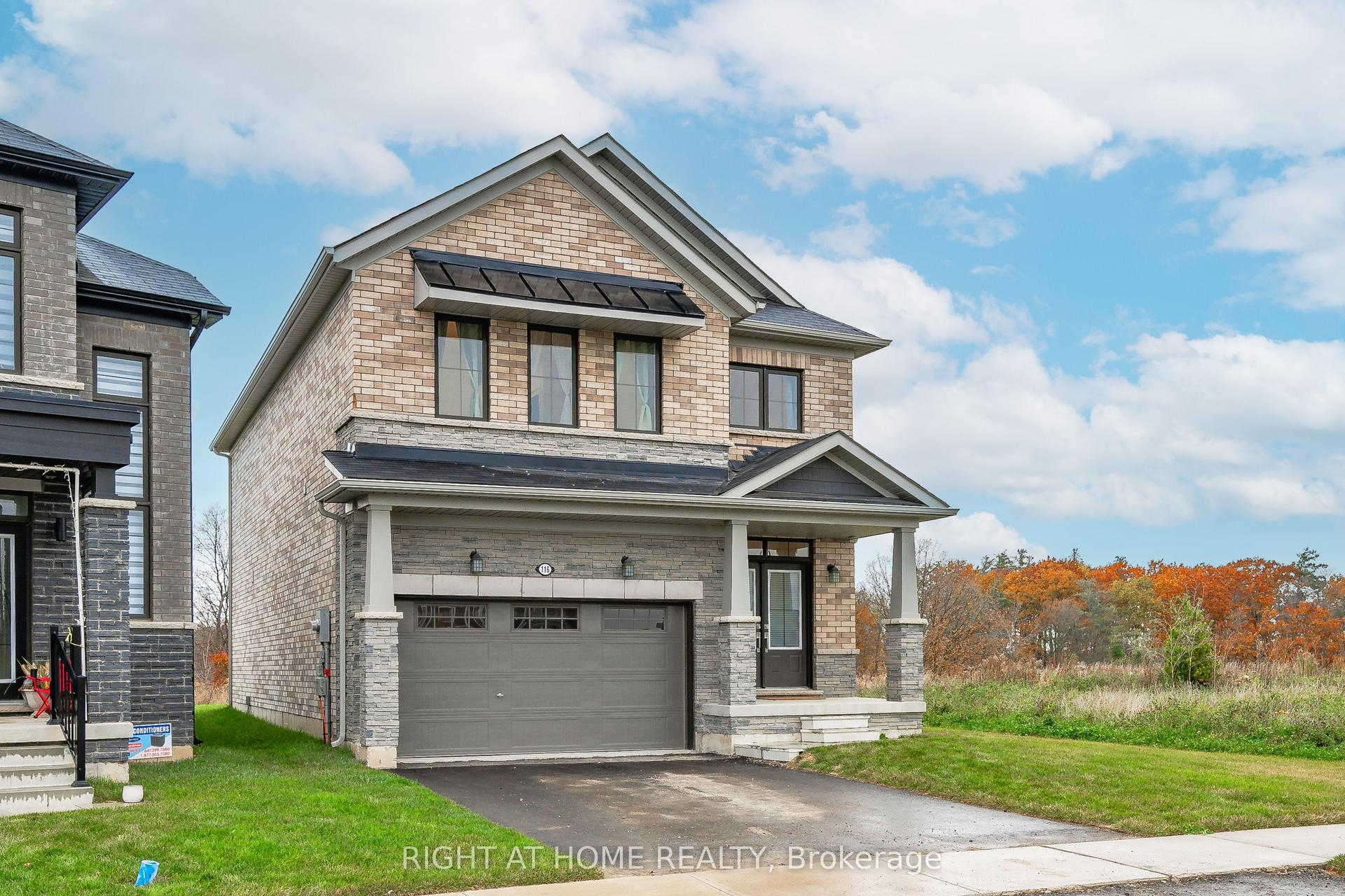 116 Whithorn Crescent — photo 1