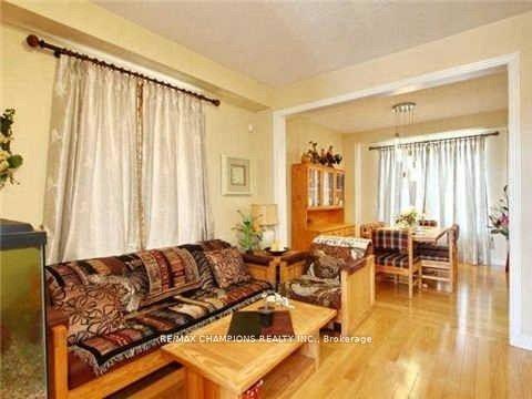 6 Tennant Drive — photo 1