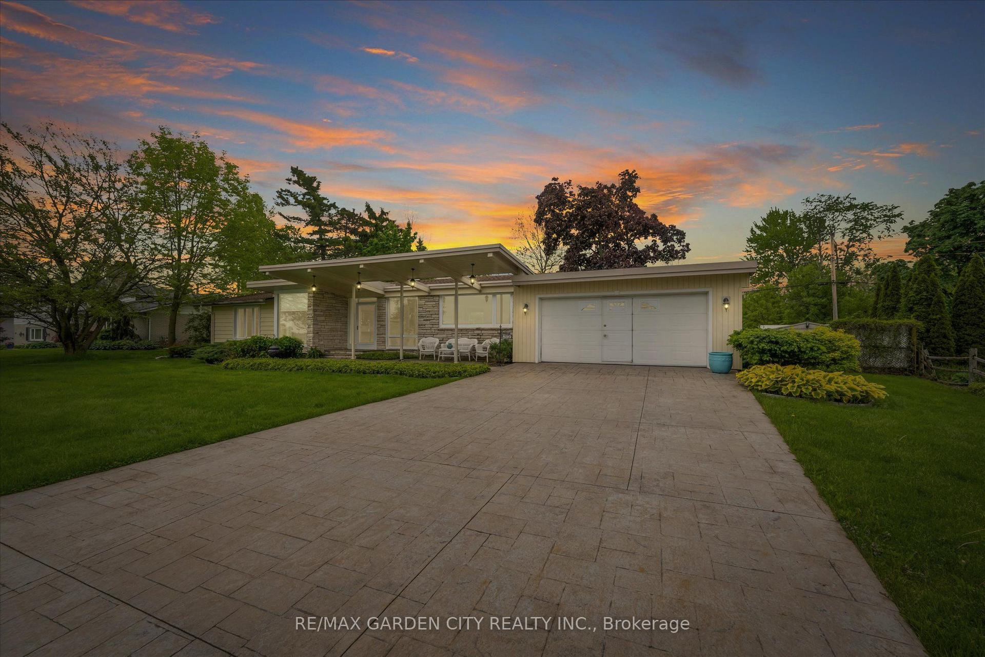899 Niagara Parkway — photo 1