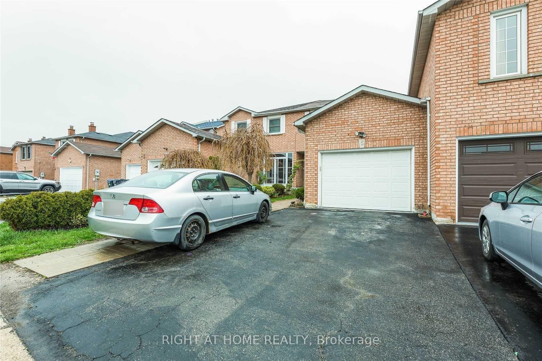 5 Cutters Crescent W, Brampton — Townhouse for lease, photo 1