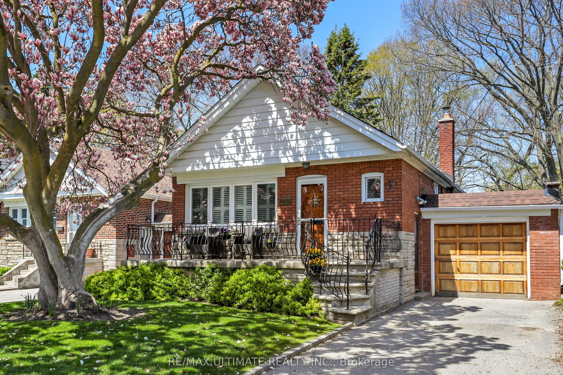 220 Parkview Hill Crescent — photo 1