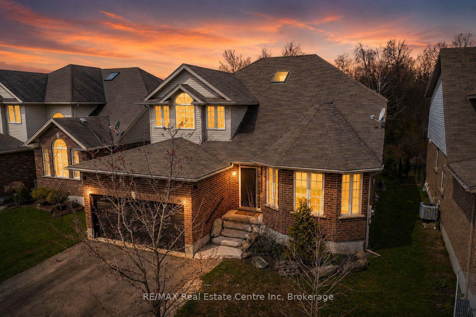 556 Black Street, Centre Wellington — Detached for sale, photo 1