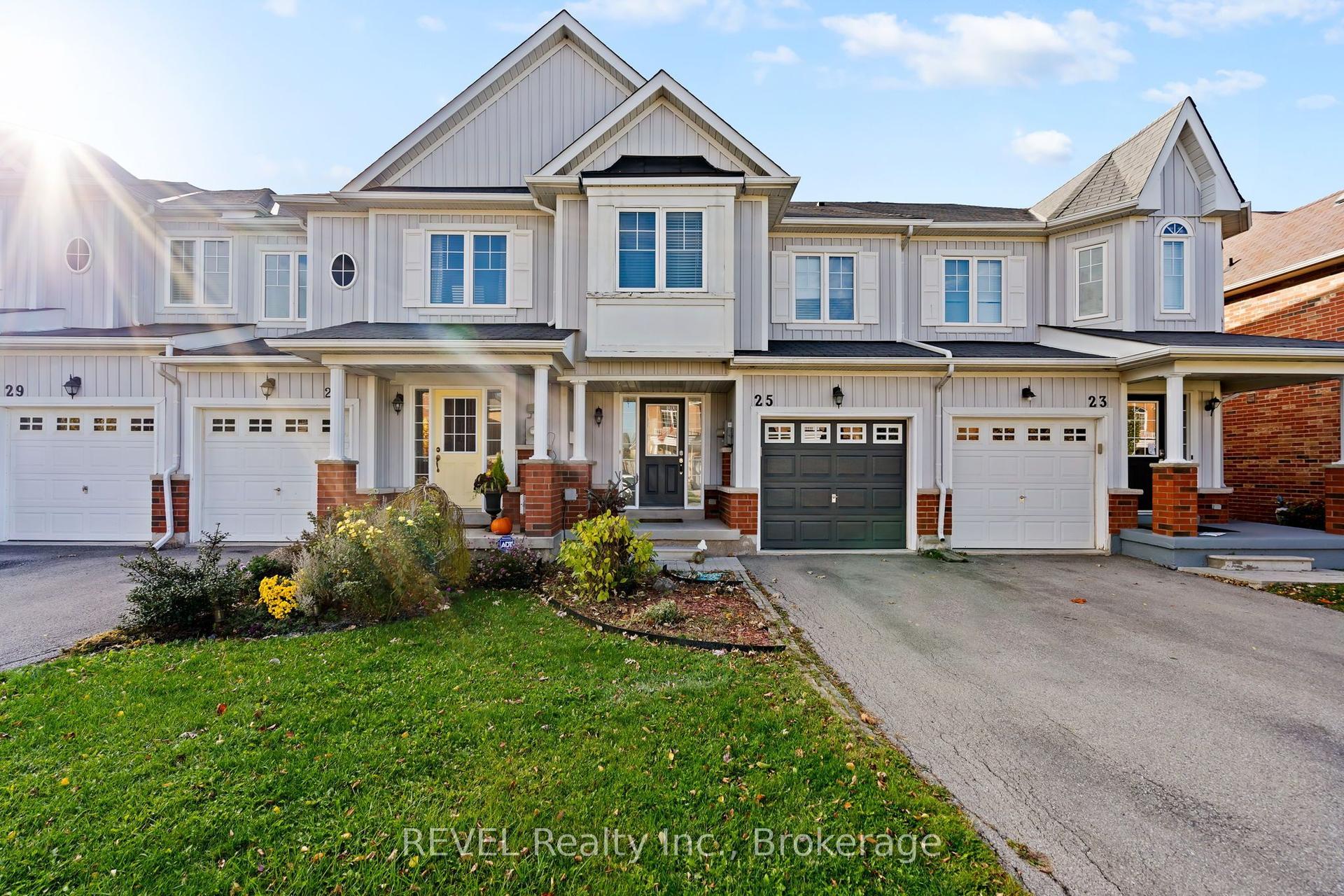 25 Colonel Lyall Street, St. Catharines — Townhouse for sale, photo 1