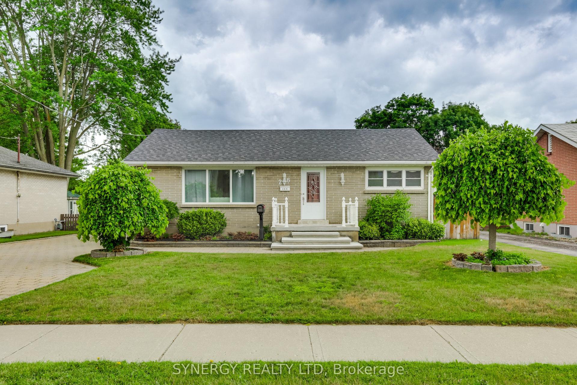266 Adelaide Street, Strathroy-Caradoc — Detached for sale, photo 1