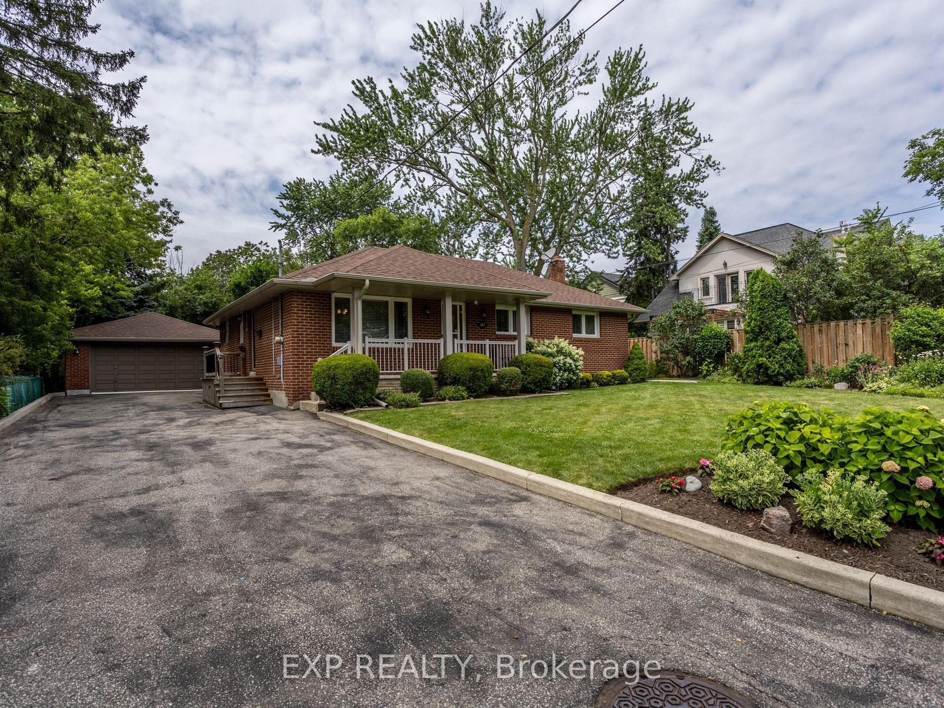 327 Angelene Street, Mississauga — Detached for sale, photo 1