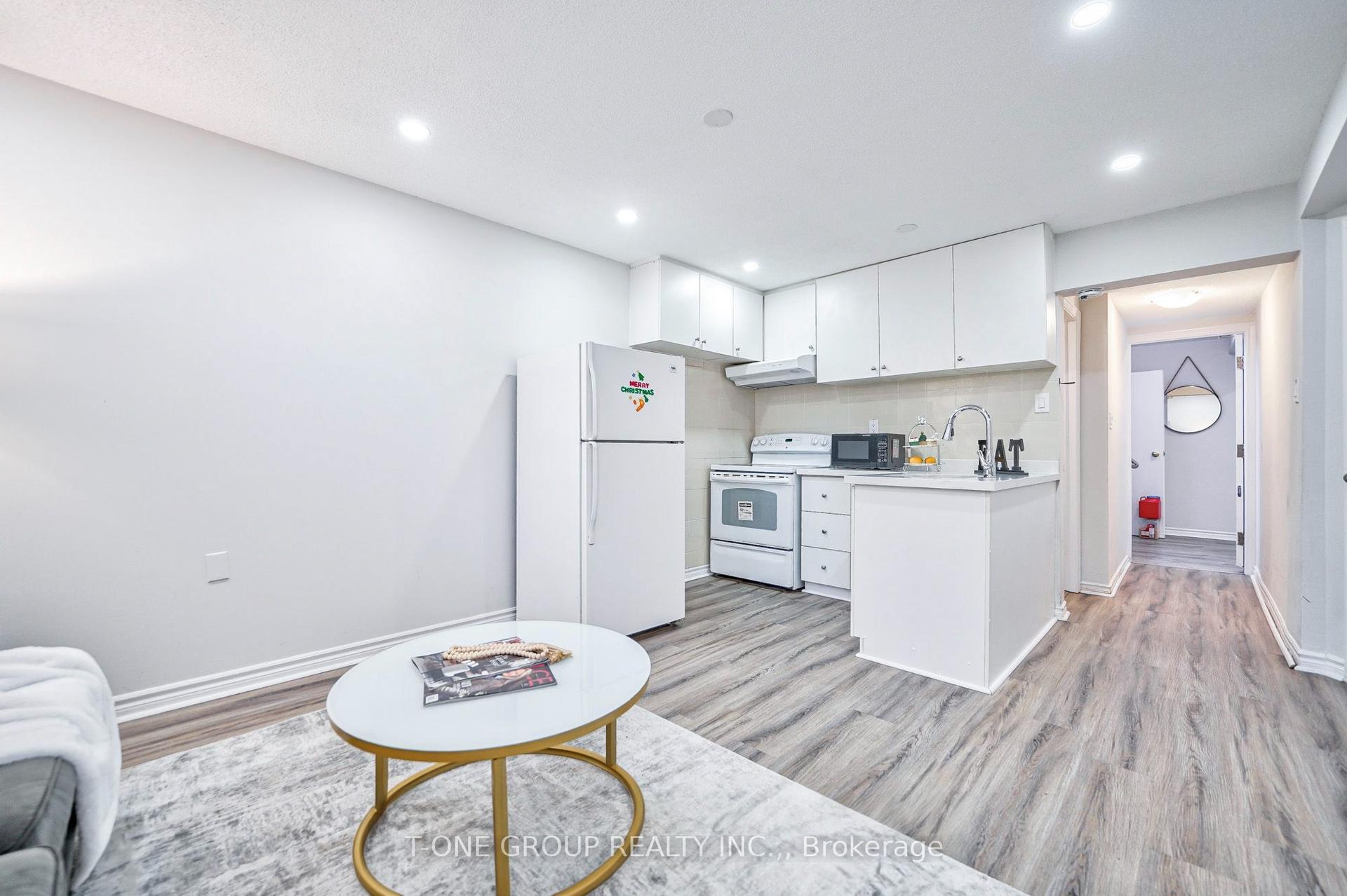 18 Castle Hill Drive, Toronto — Detached for lease, photo 1