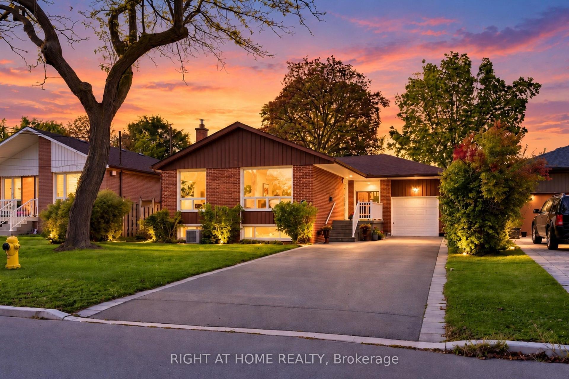 202 Waterloo Avenue, Toronto — Detached for sale, photo 1