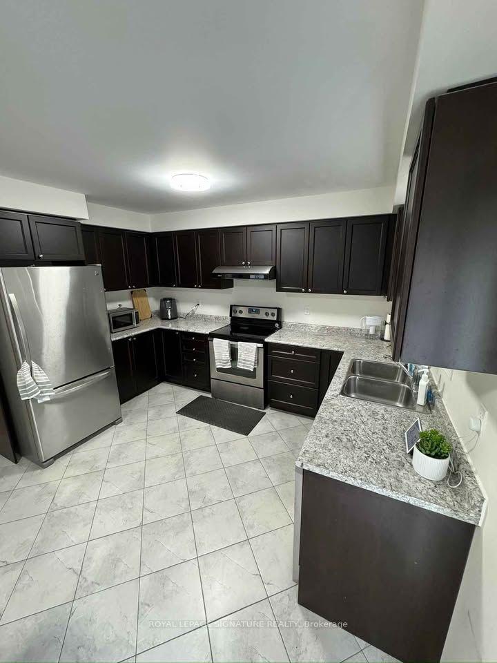 199 Lady Angela Avenue, Oshawa — Semi-Detached for lease, photo 1