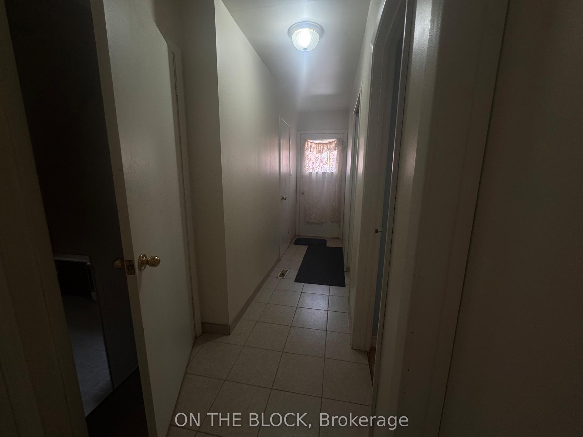 33 Harrington Crescent — photo 1