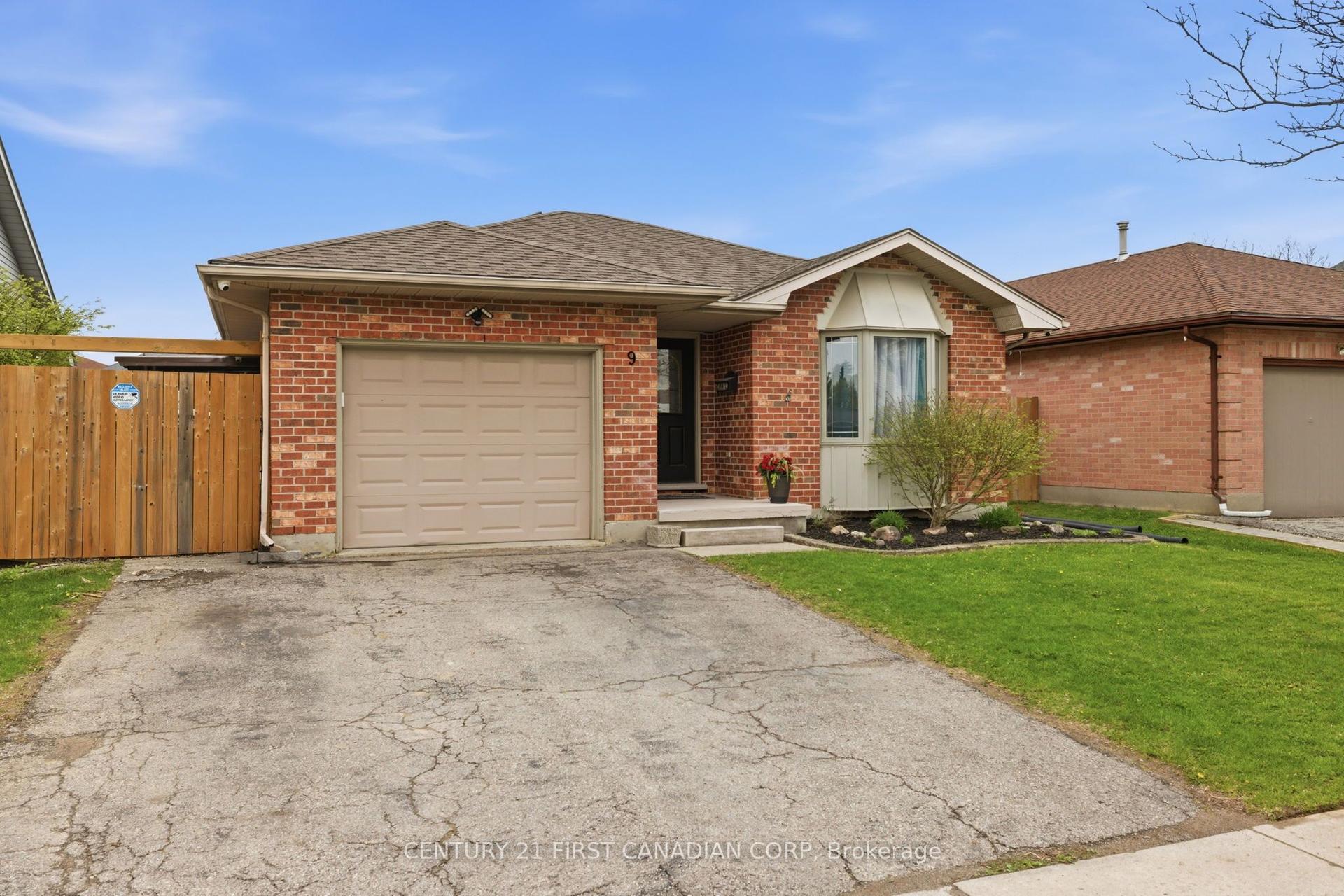 9 Bonaparte Lane — photo 1