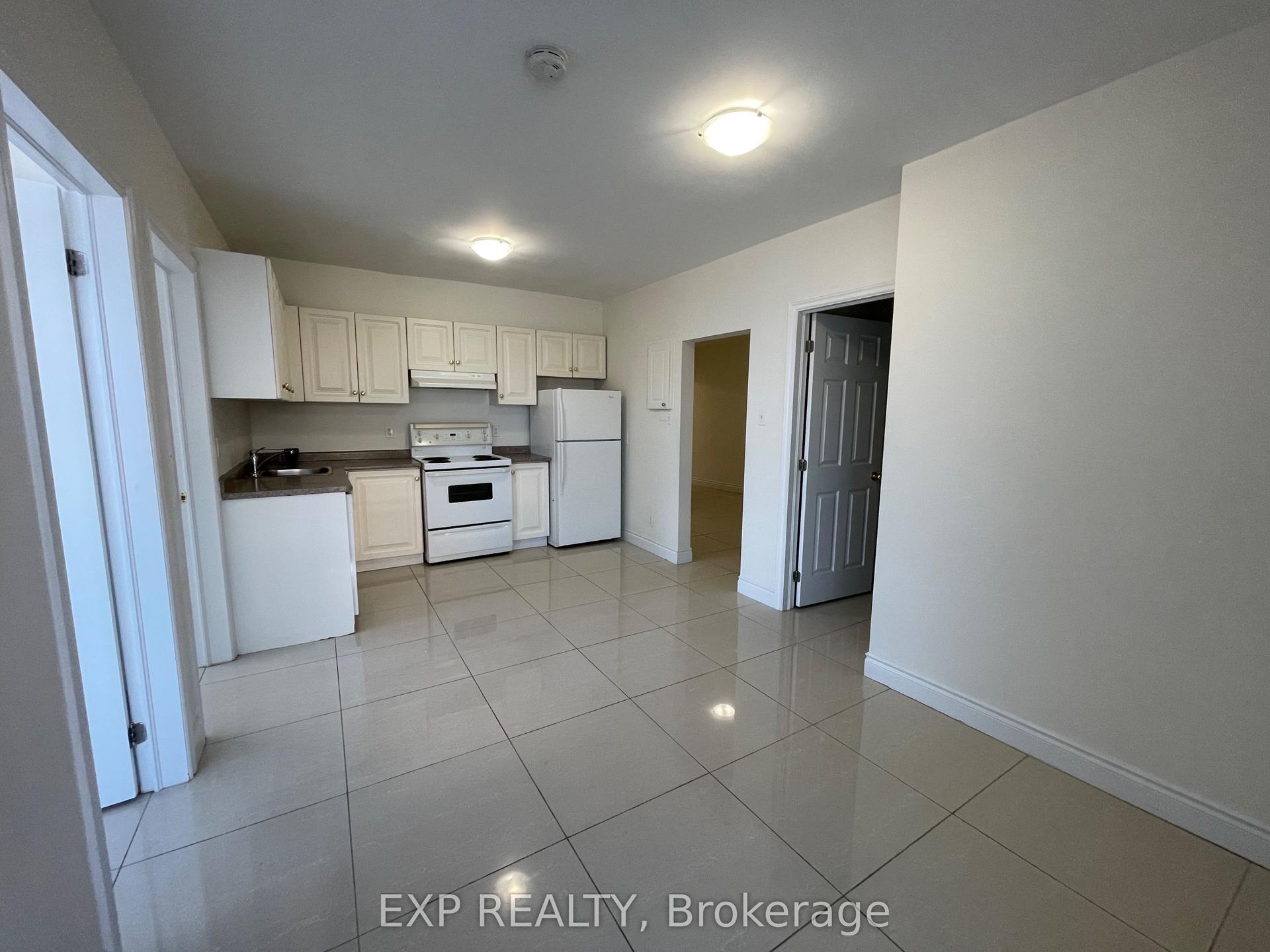 258 Lakeshore Road E 202 #202, Mississauga — Condo for lease, photo 1
