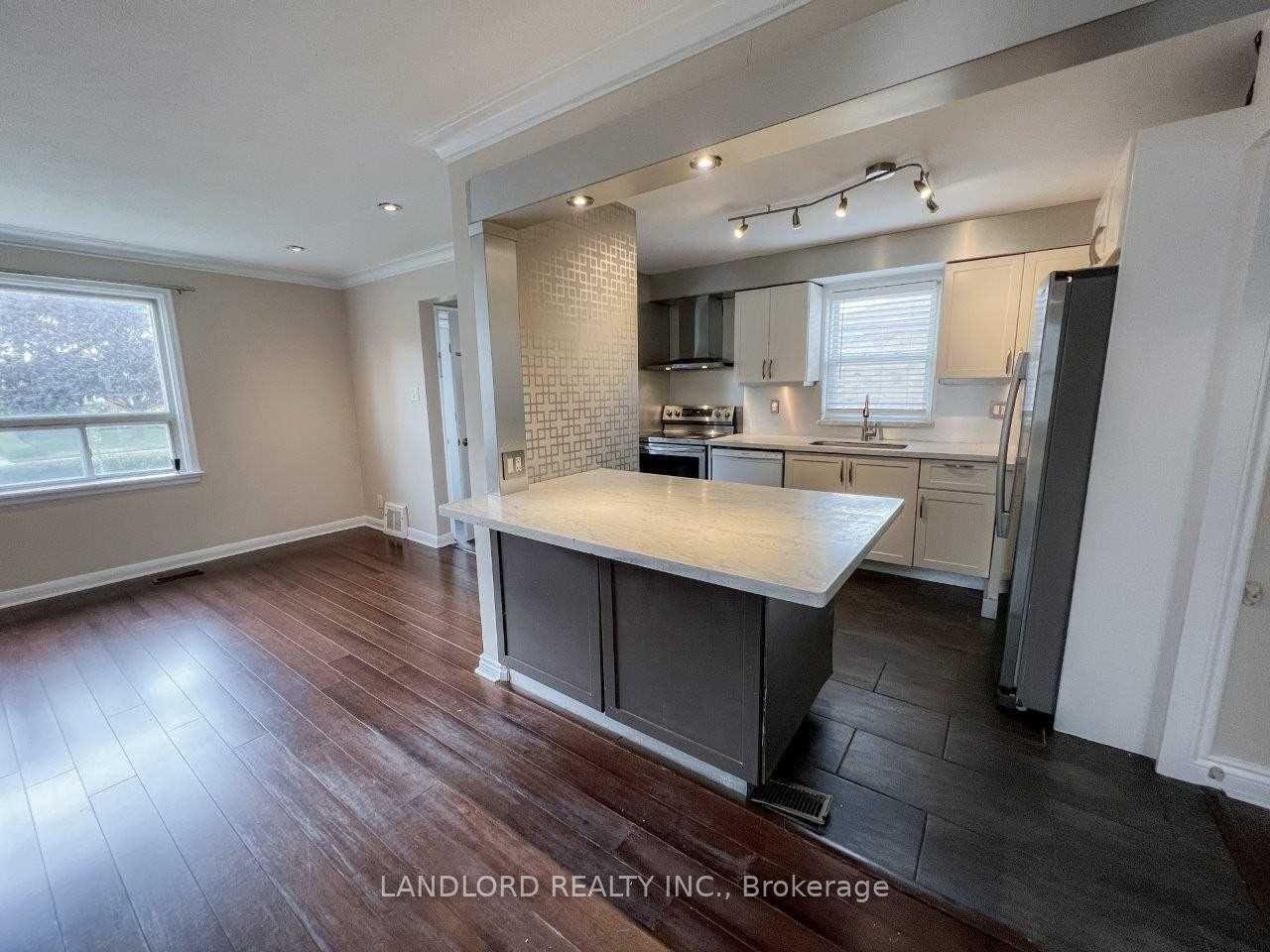 220 Ellington Drive Main #Main, Toronto — Detached for lease, photo 1