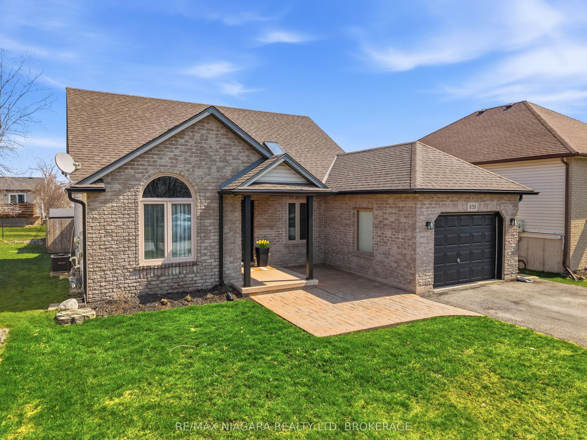 858 Canada Drive — photo 1