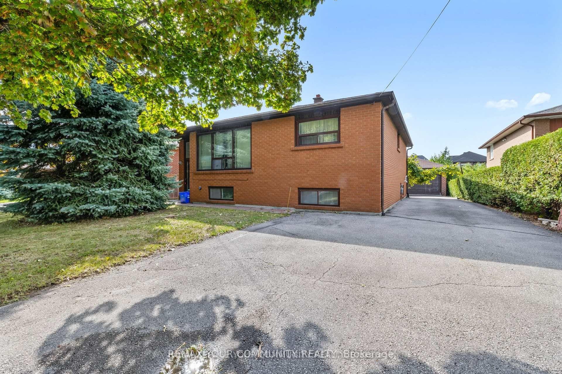 221 Elgin Mills Road W — photo 1