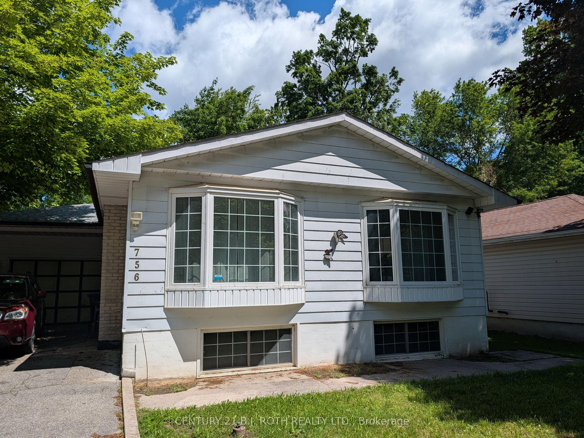 756 Hastings Avenue — photo 1