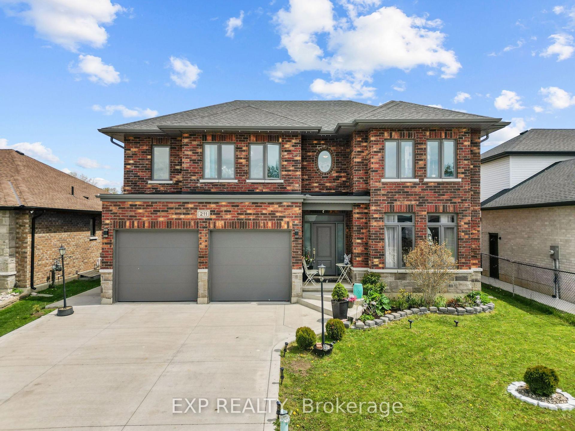 211 Leitch Street — photo 1