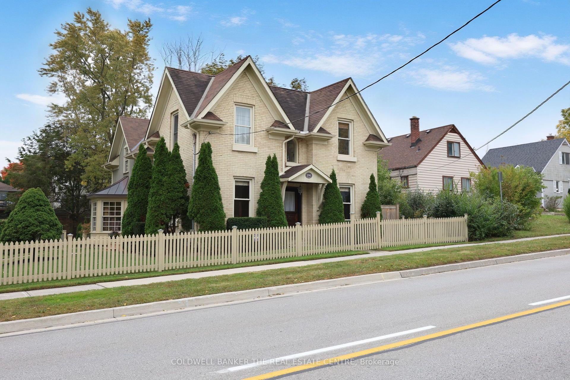 296 Eagle Street, Newmarket — Detached for sale, photo 1