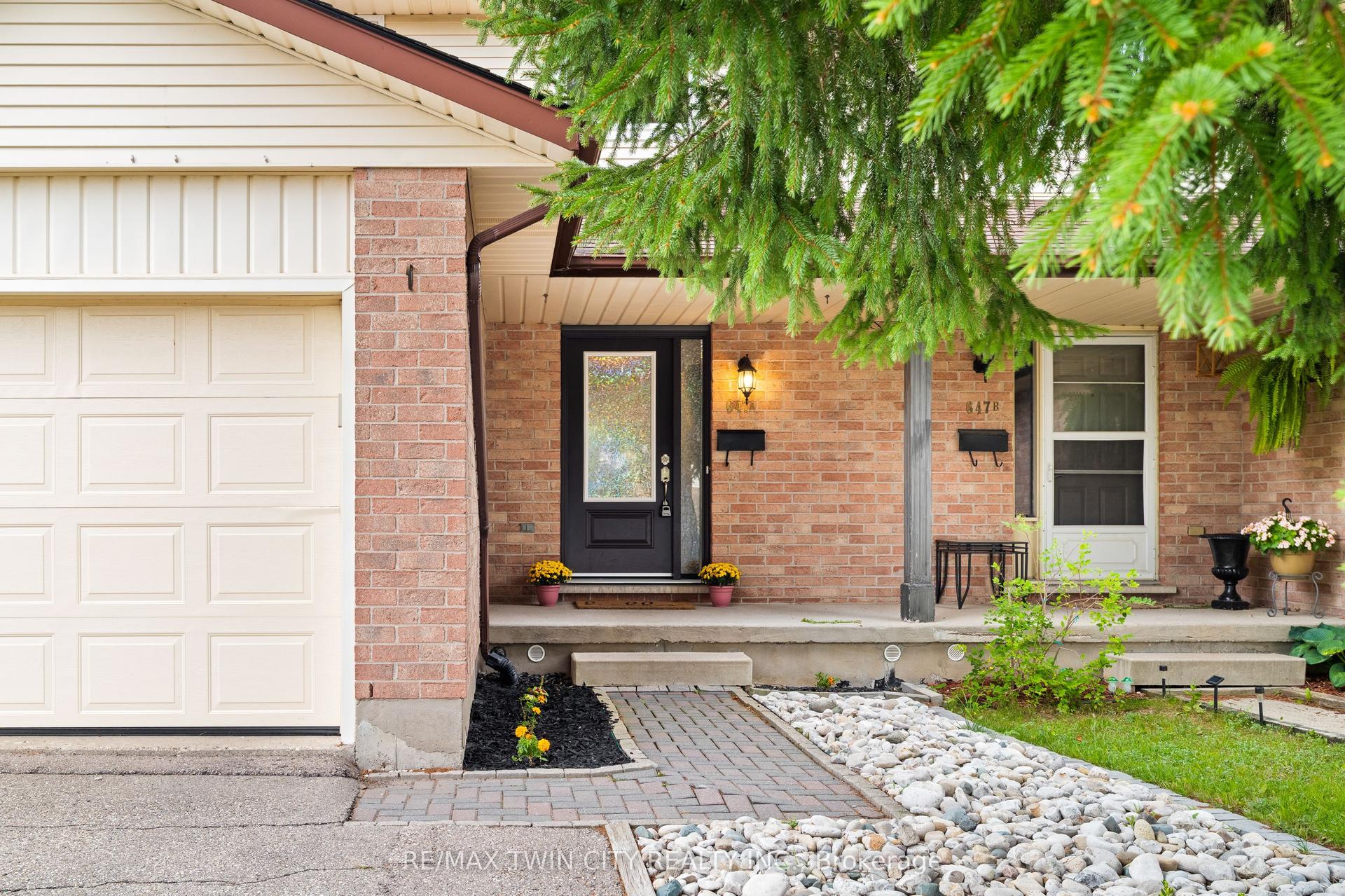 647 Pinerow Crescent, Waterloo — Semi-Detached for sale, photo 1