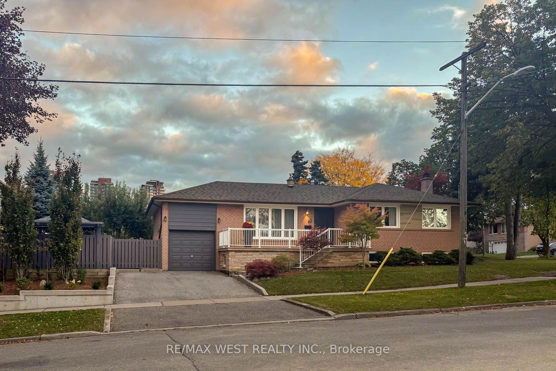 82 Renault Crescent, Toronto — Detached for sale, photo 1