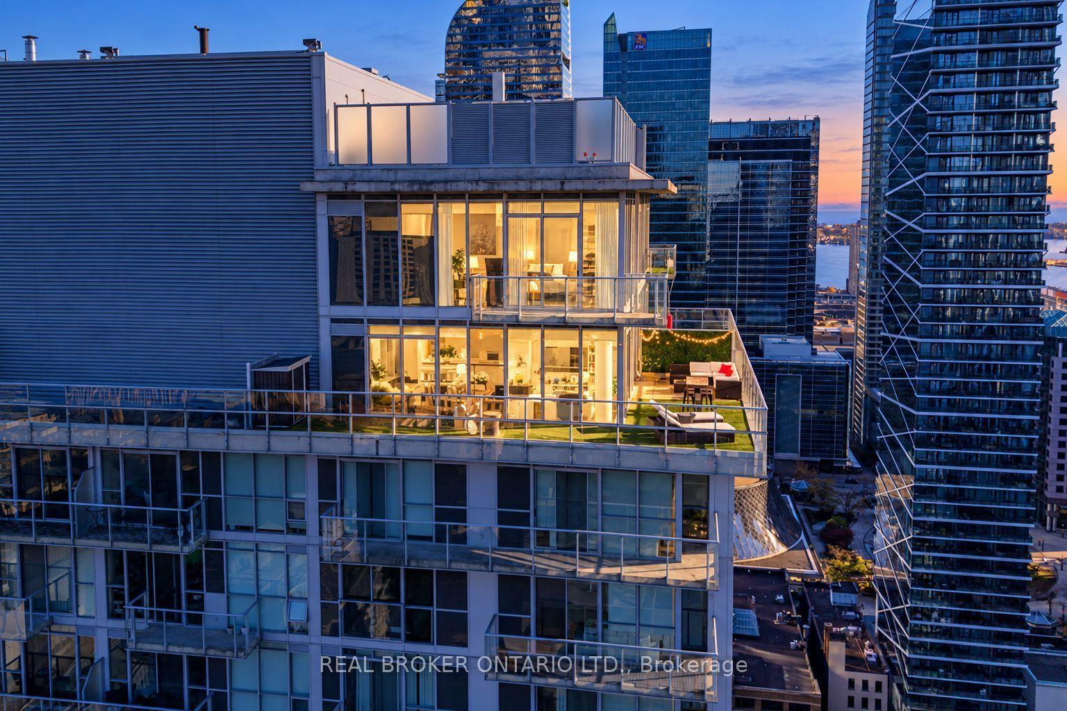 126 Simcoe Street PH02 #PH02, Toronto — Condo for lease, photo 1