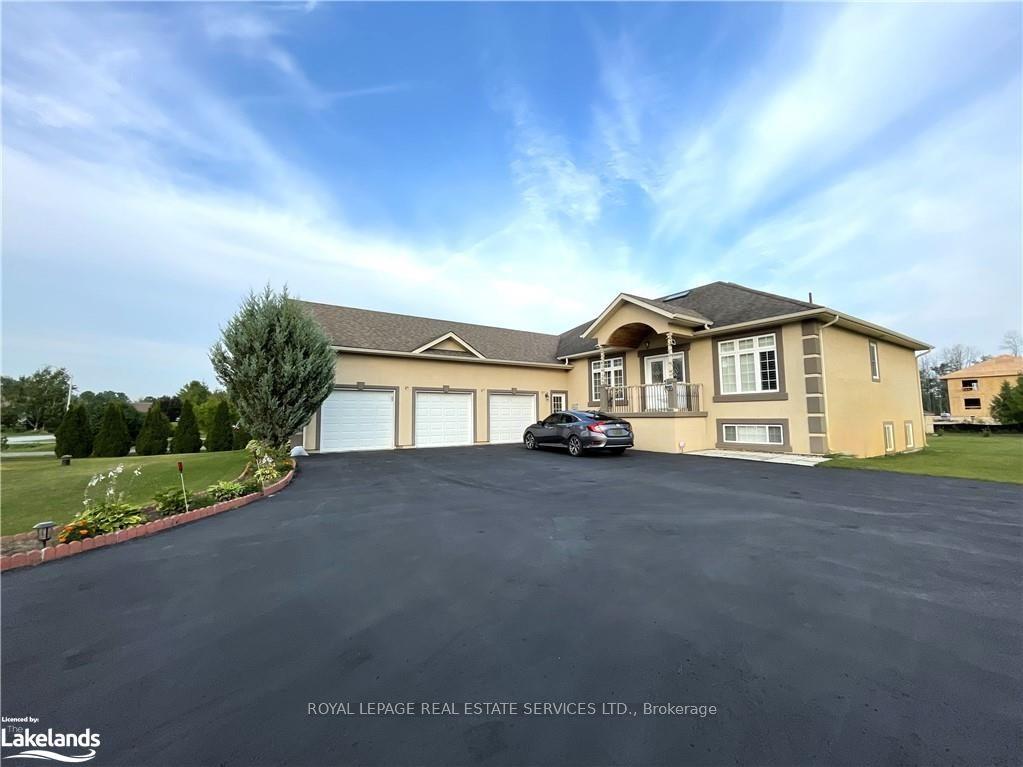 16 WASAGA SANDS Drive — photo 1
