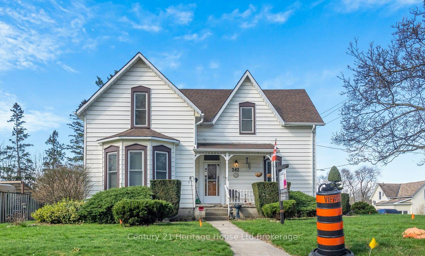 242 Wonham Street S — photo 1