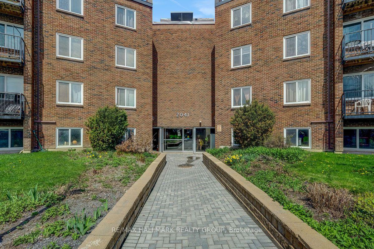 2041 Arrowsmith Drive 105A #105A, Beacon Hill North - South and Area — Condo for sale, photo 1