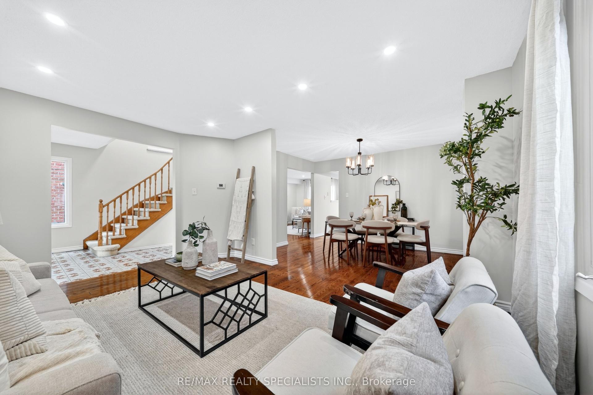 17 Payzac Avenue — photo 1