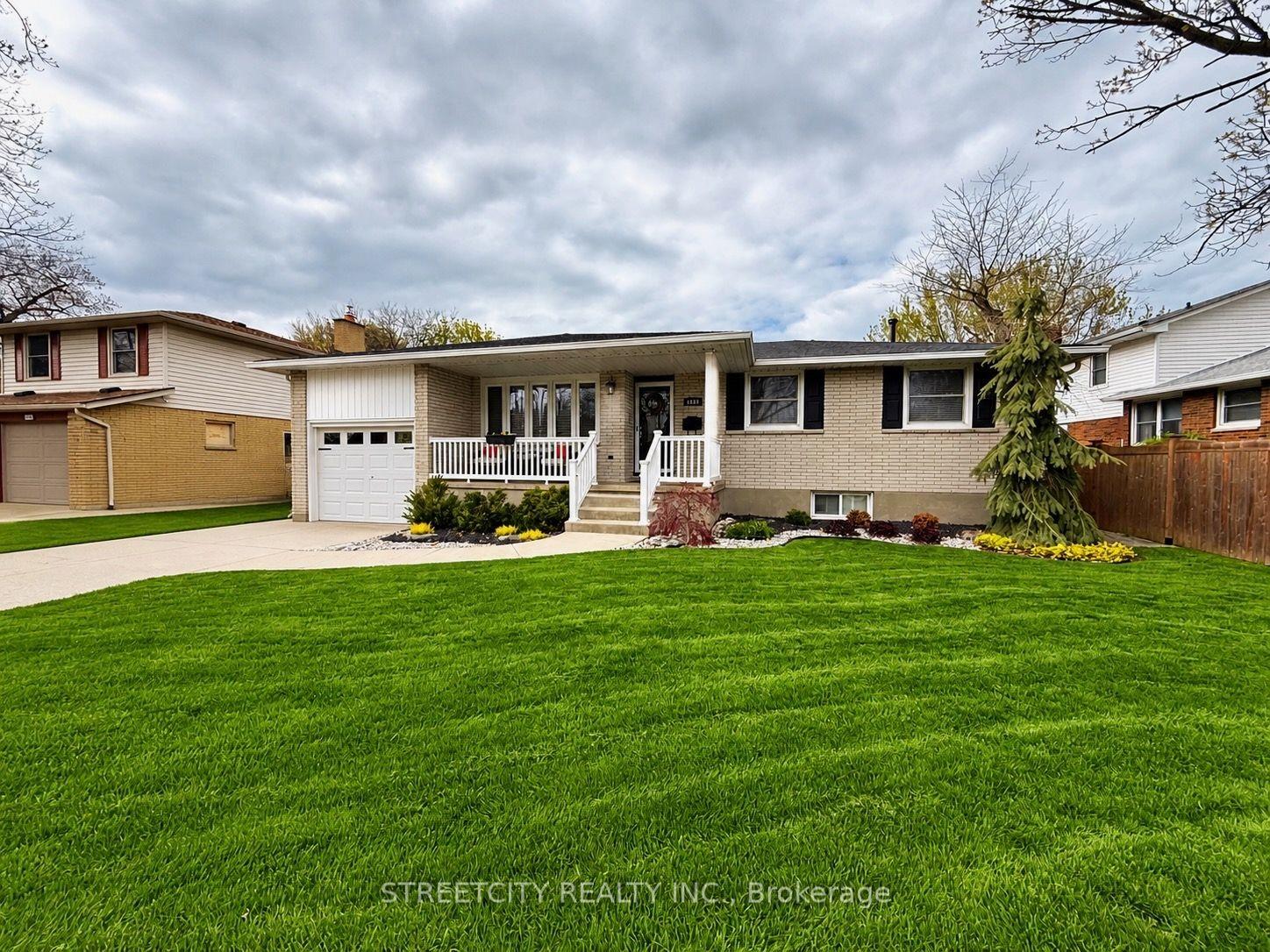 1044 Cathcart Boulevard — photo 1