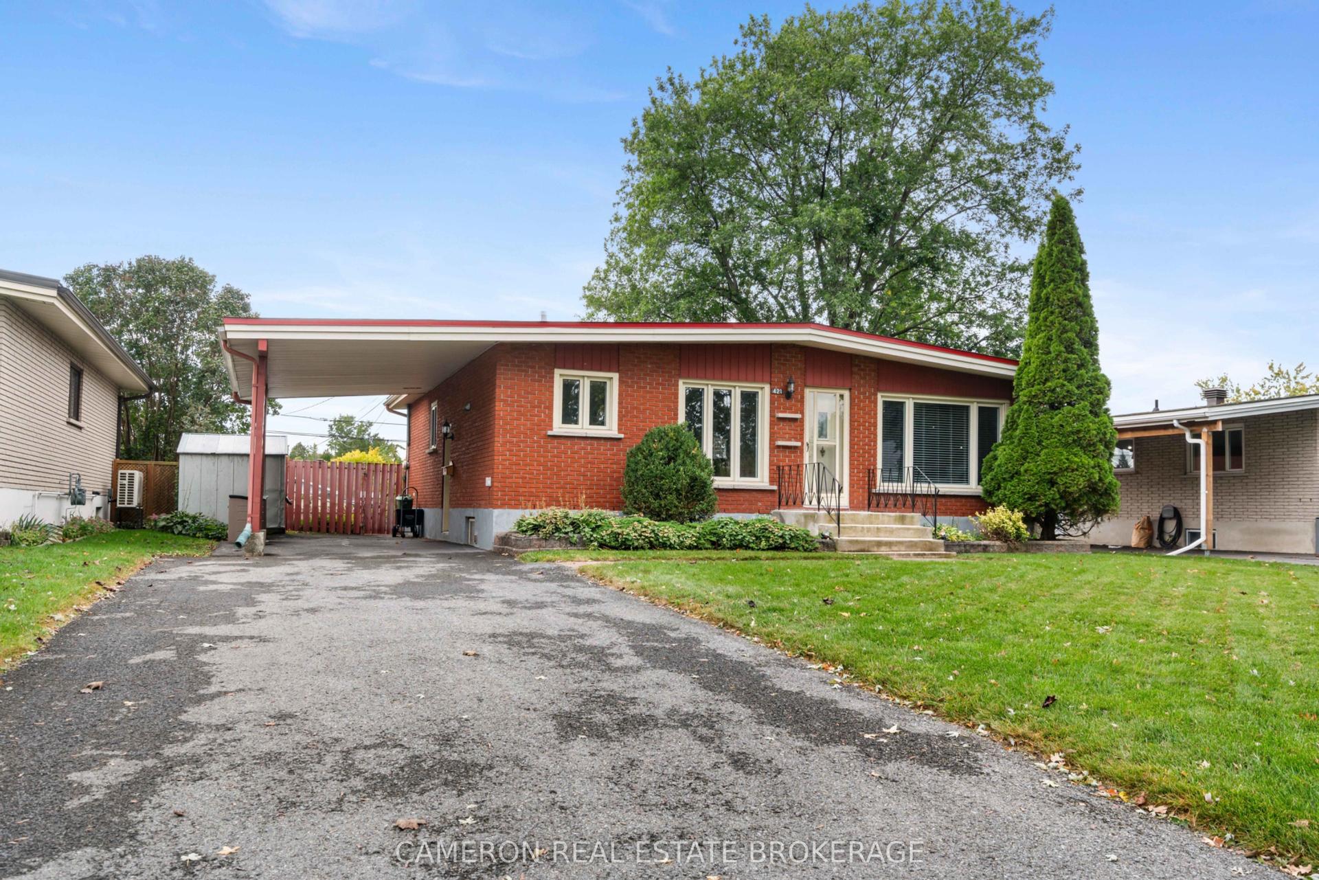 421 Beach Avenue, Cornwall — Detached for sale, photo 1