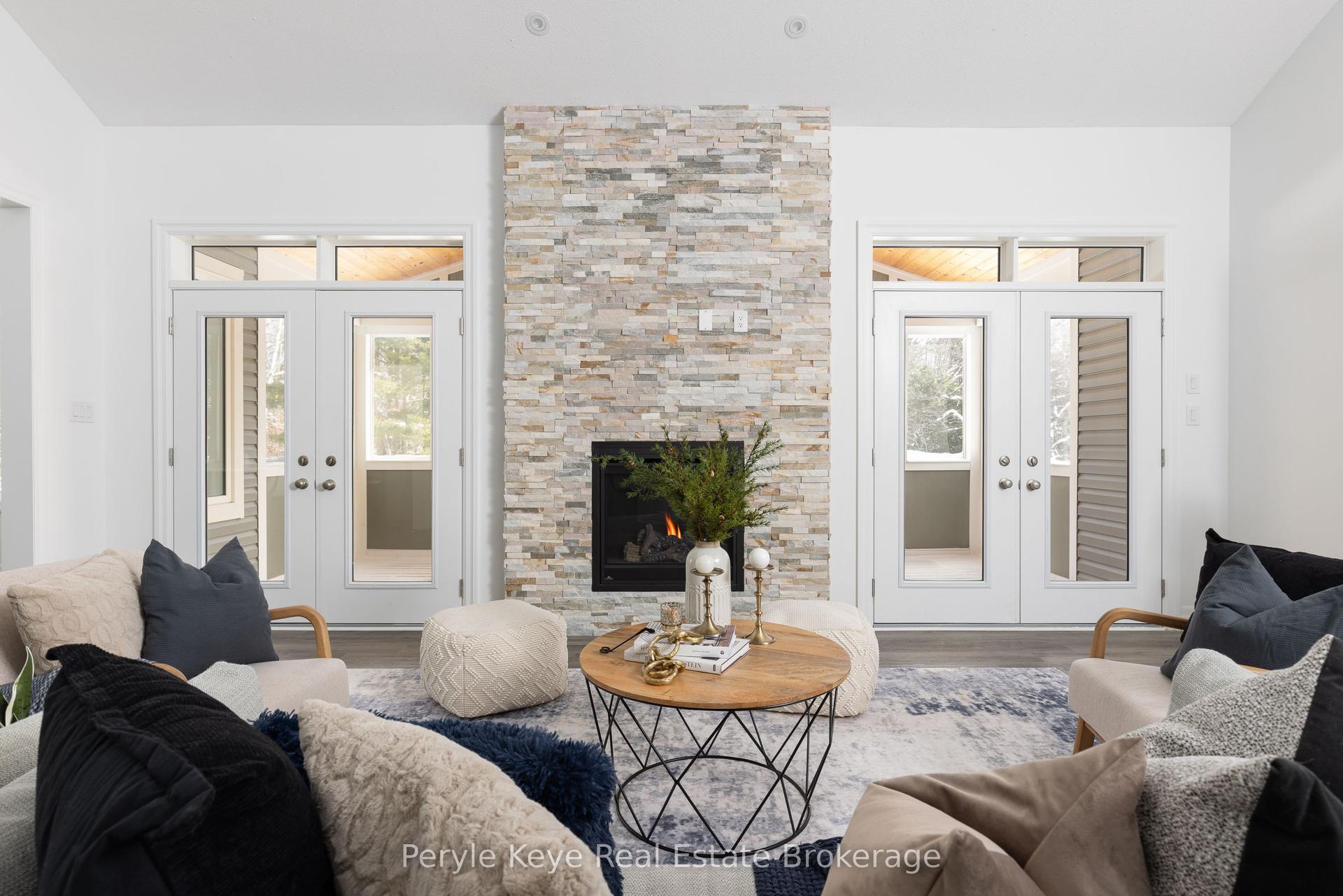 30 Dyer Crescent — photo 1