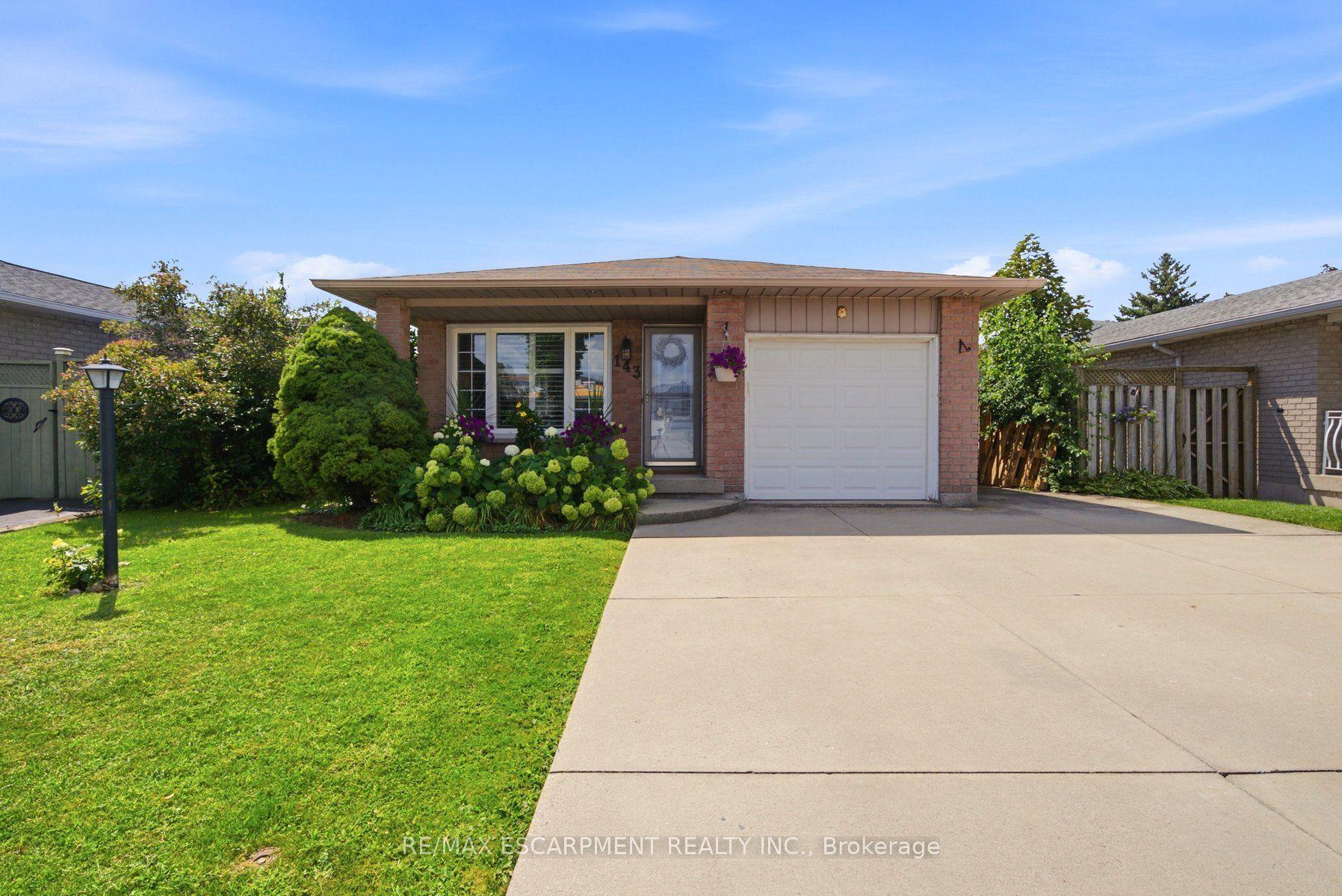 143 Independence Drive, Hamilton — Detached for sale, photo 1