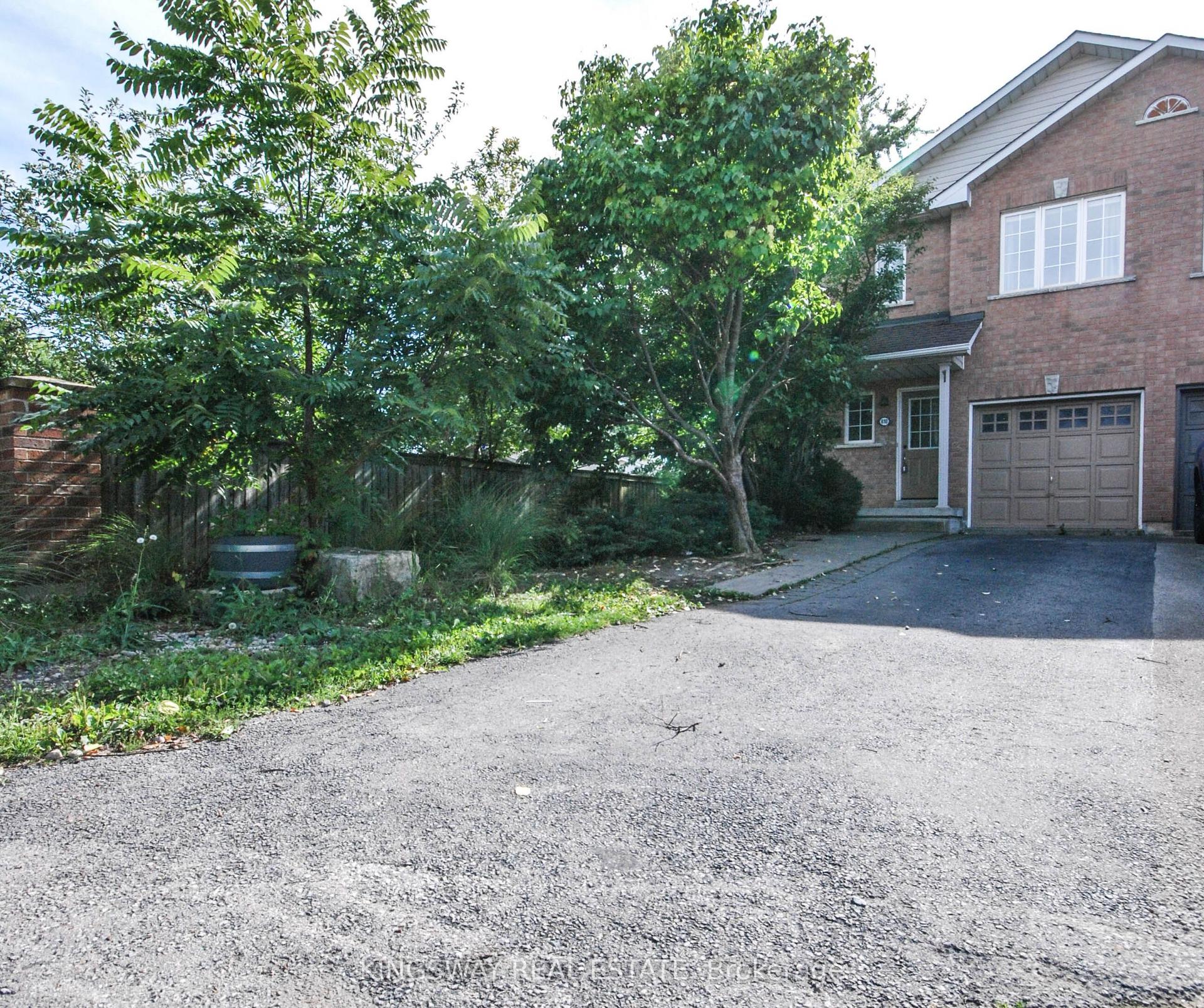 610 Angela Court, Burlington — Townhouse for lease, photo 1
