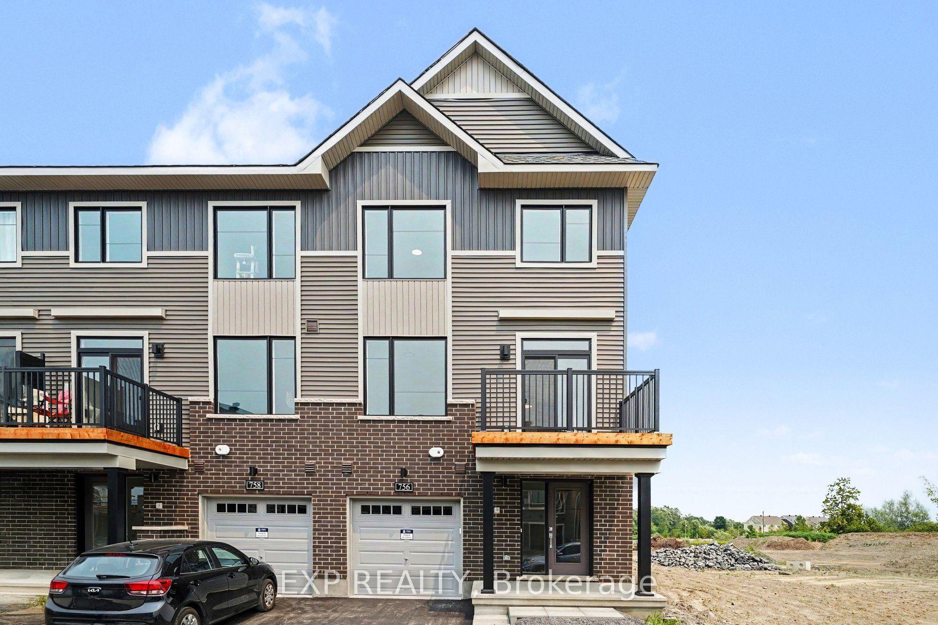 756 Tadpole Crescent, Barrhaven — Townhouse for lease, photo 1