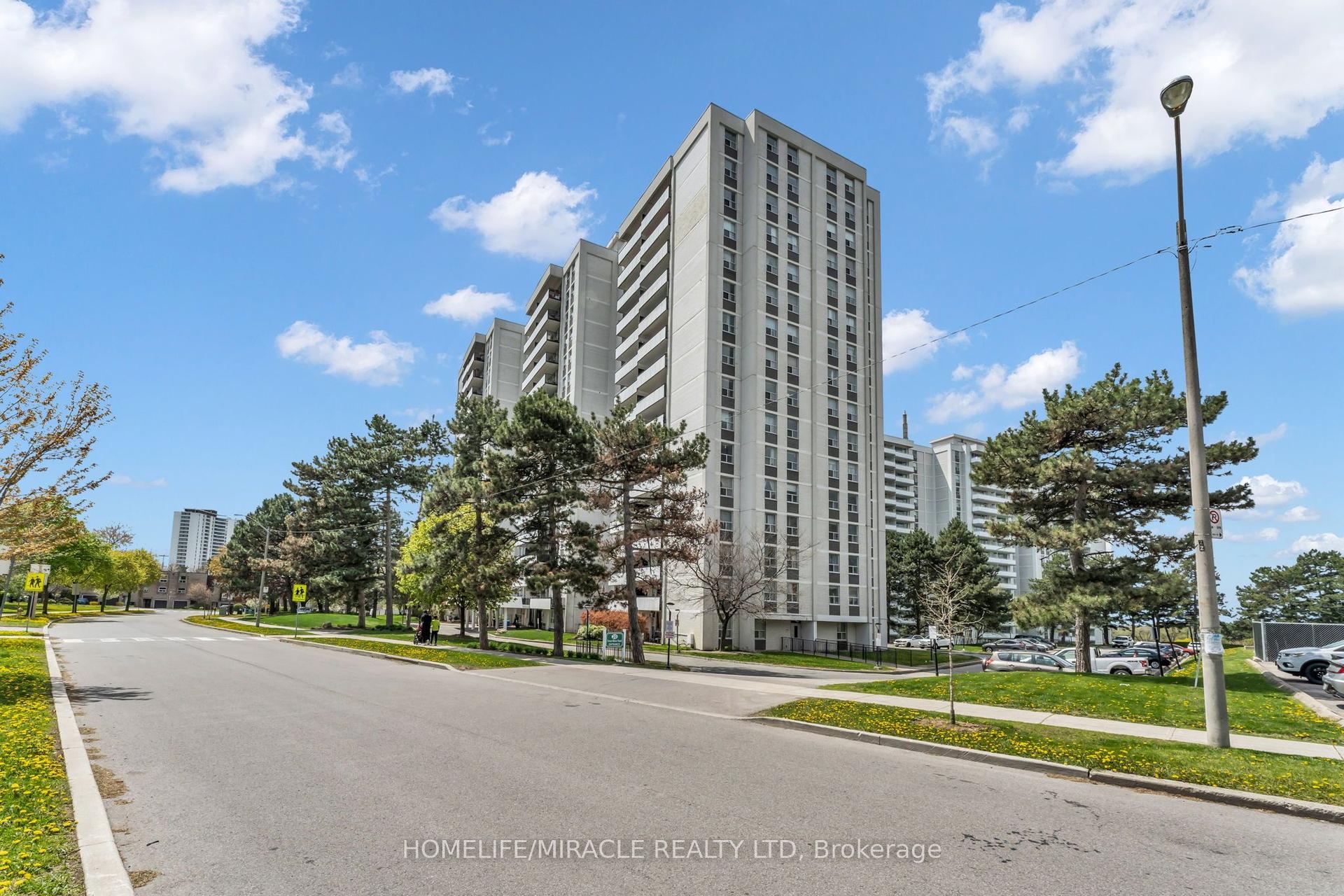 20 Forest Manor Road 1611 #1611 — photo 1