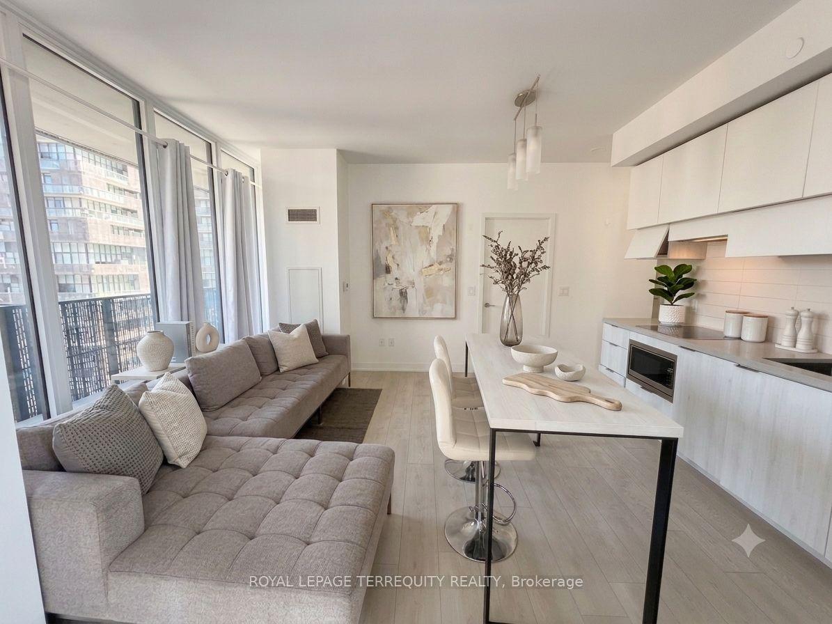 8 Eglinton Avenue E 505 #505, Toronto — Condo for lease, photo 1
