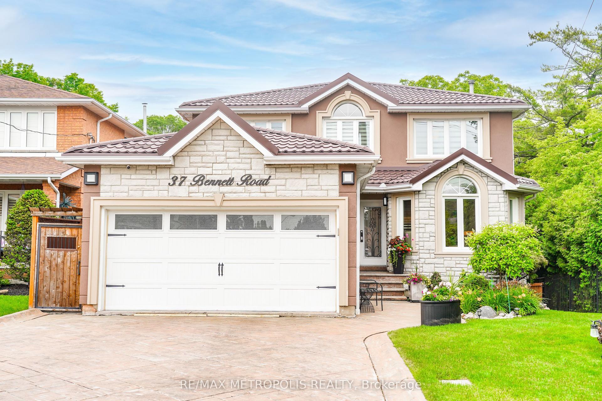 37 Bennett Road, Toronto — Detached for sale, photo 1