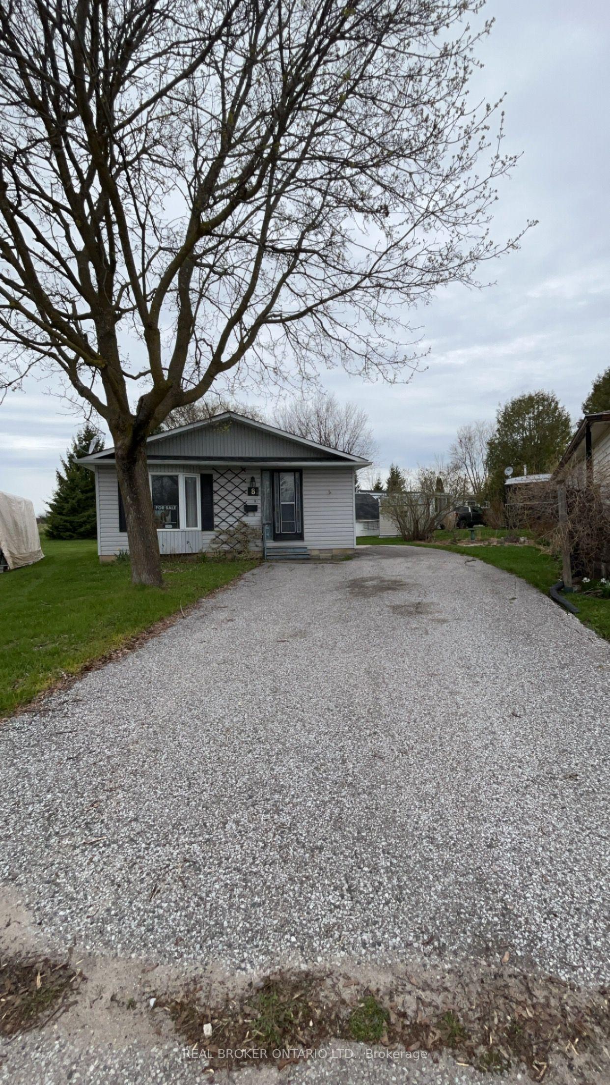 8 Maple Leaf Terrace — photo 1