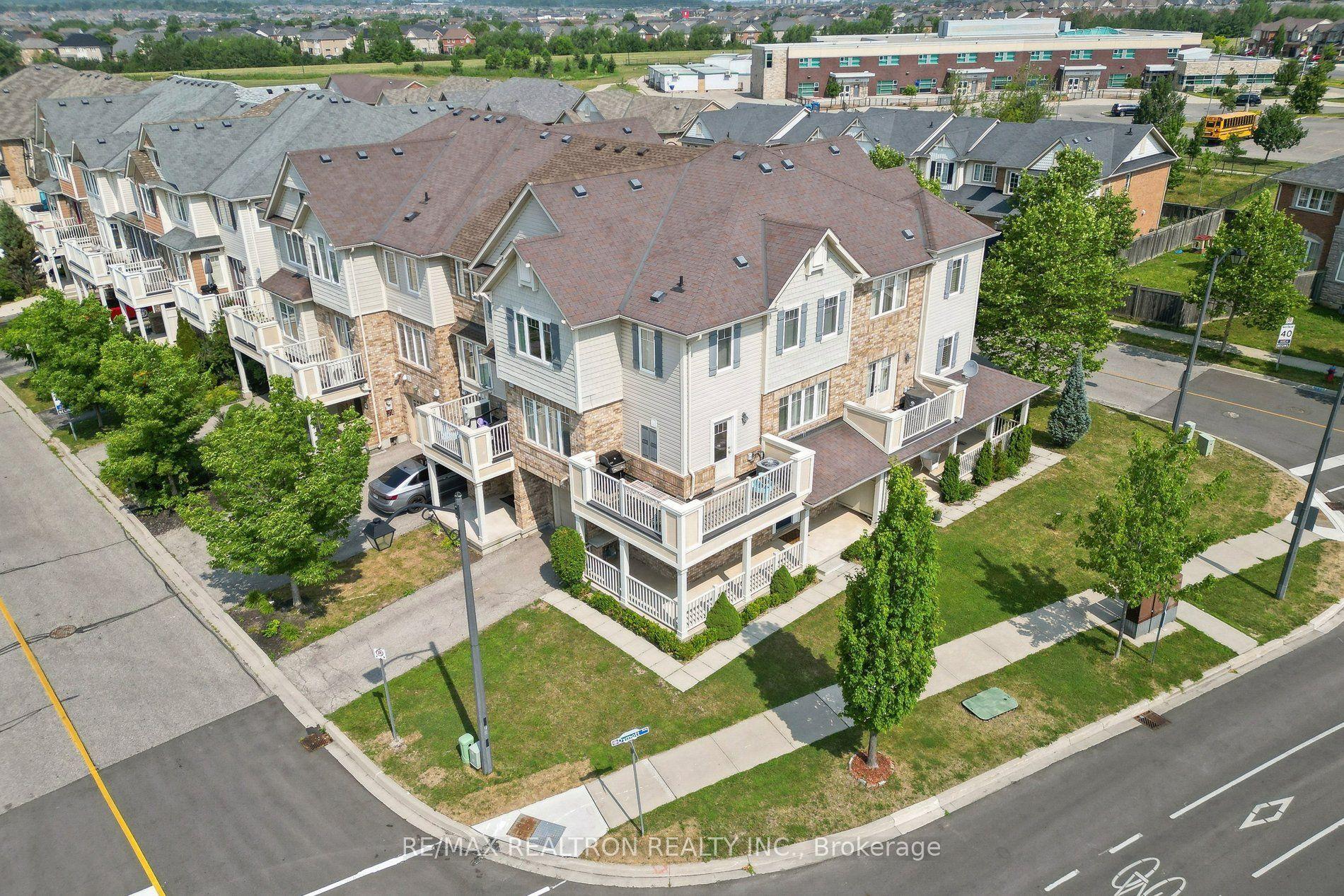 800 Fowles Court, Milton — Townhouse for sale, photo 1